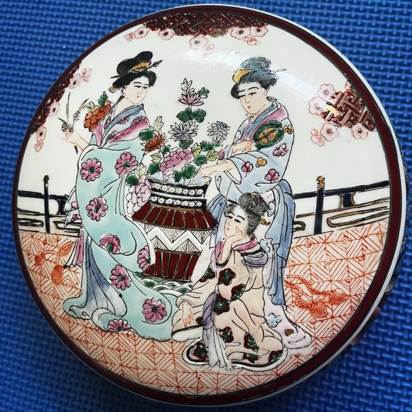 Chinese Canton Export 19th Century Porcelain box Antique Chinese Art - Picture 1 of 12